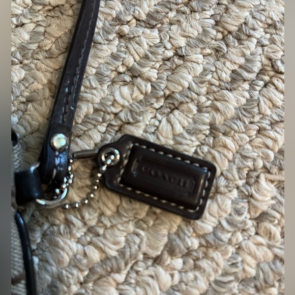 COACH wristlet with signature logo. NWOT, never used. - Picture 4 of 8